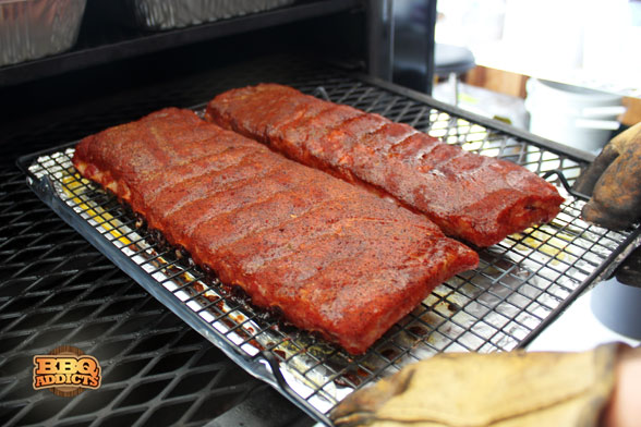 EAT Barbecue - Ribs out of the pit