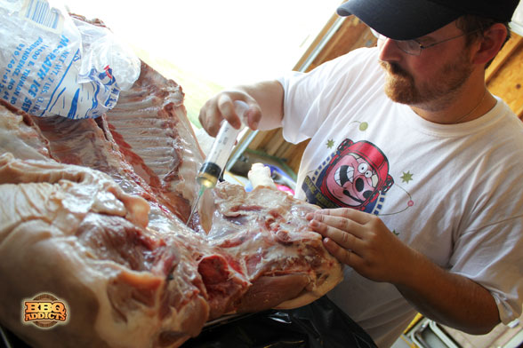 La Caja China - Injecting Pig
